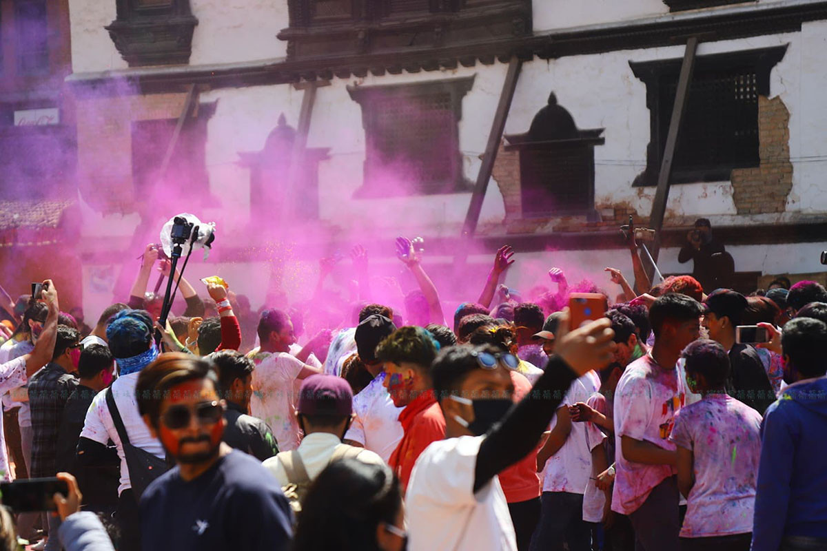 https://raracms.setopati.com/uploads/shares/2020/sujita/holi at basantapur/holi parba (1).jpg